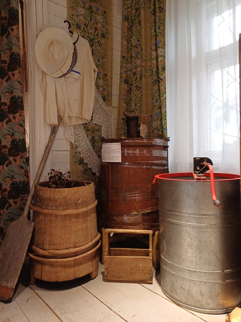 Apiary equipment