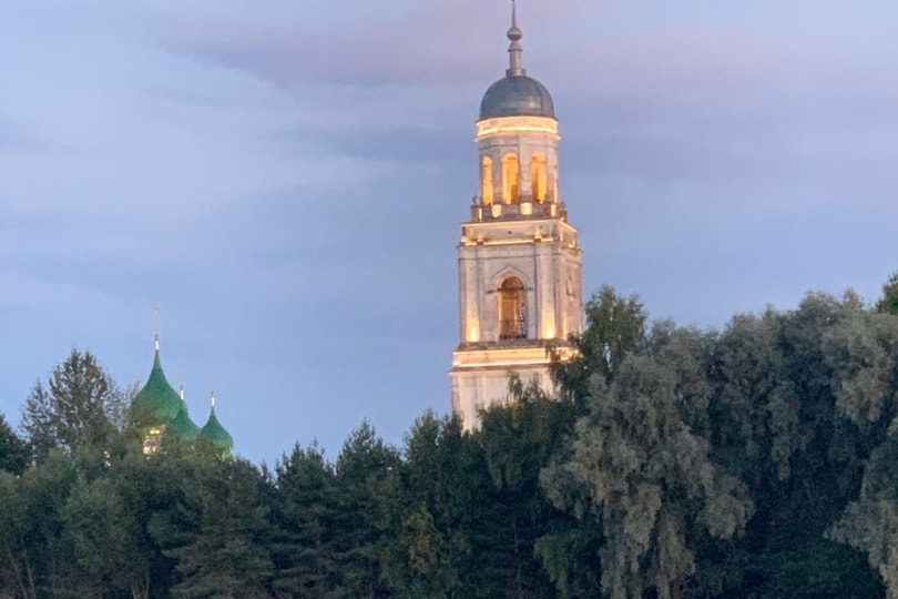 The main dominant building of the city is the bell tower of the Trinity Cathedral