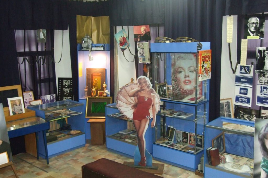 The museum has three permanent exhibitions:"Nobel is noble and in love", "Rybinsk. Movie. Hollywood", "World holography".