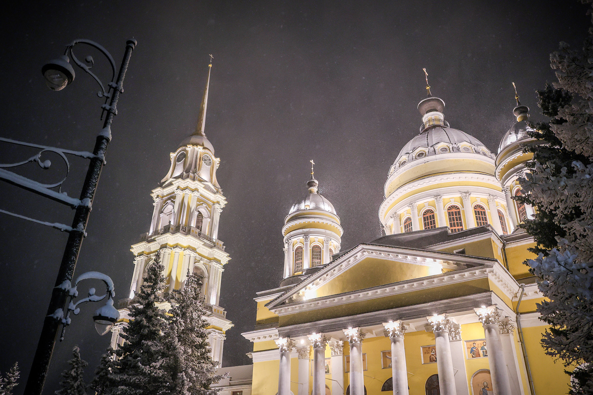 Самый большой и величественный храм города-ансамбль Спасо -Преображенского собора, прозванный в народе "Красой Верхнего Поволжья"