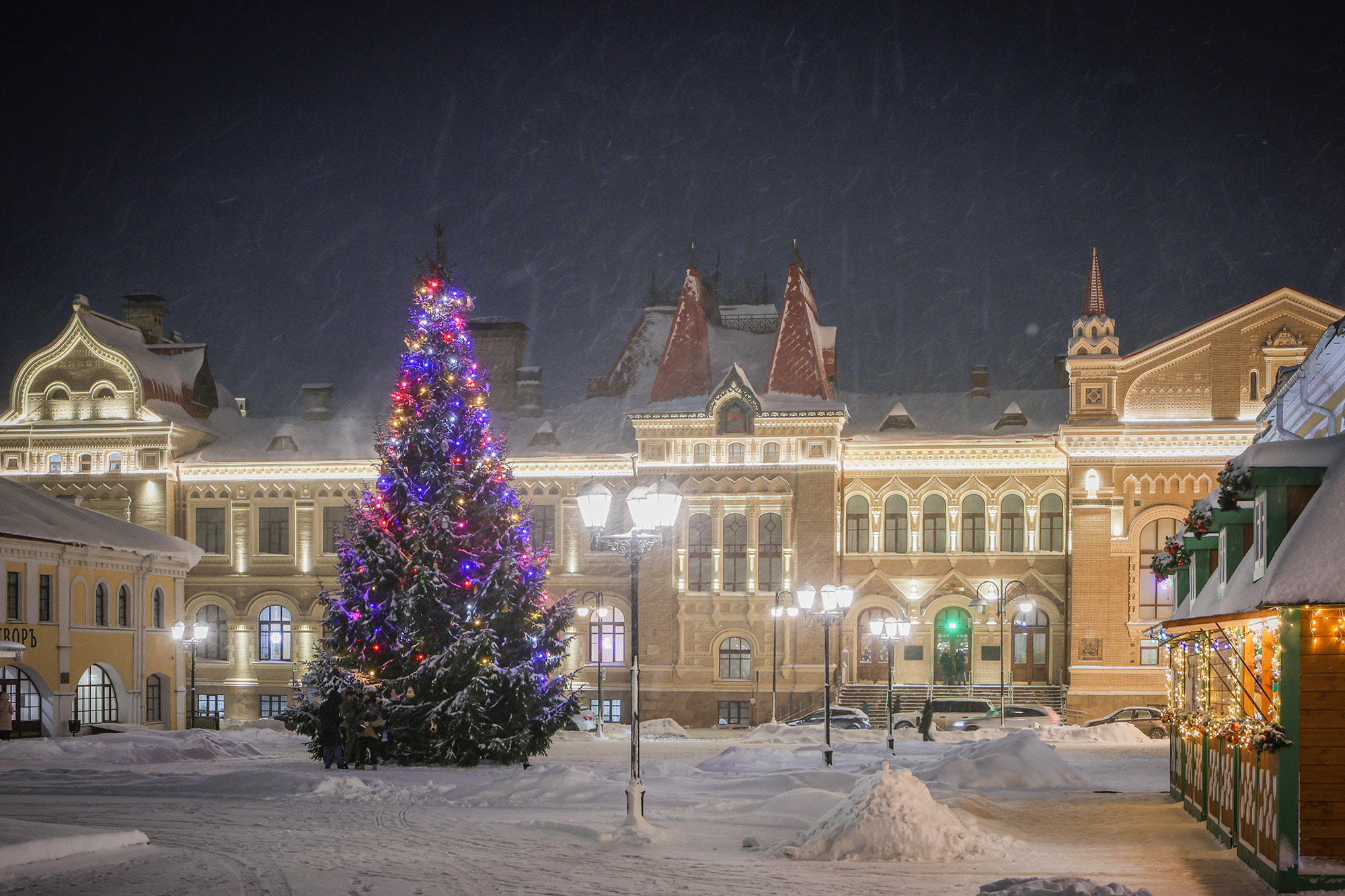Красная площадь в Рыбинске — одно из самых красивых мест города. Её история началась в середине XVIII века.