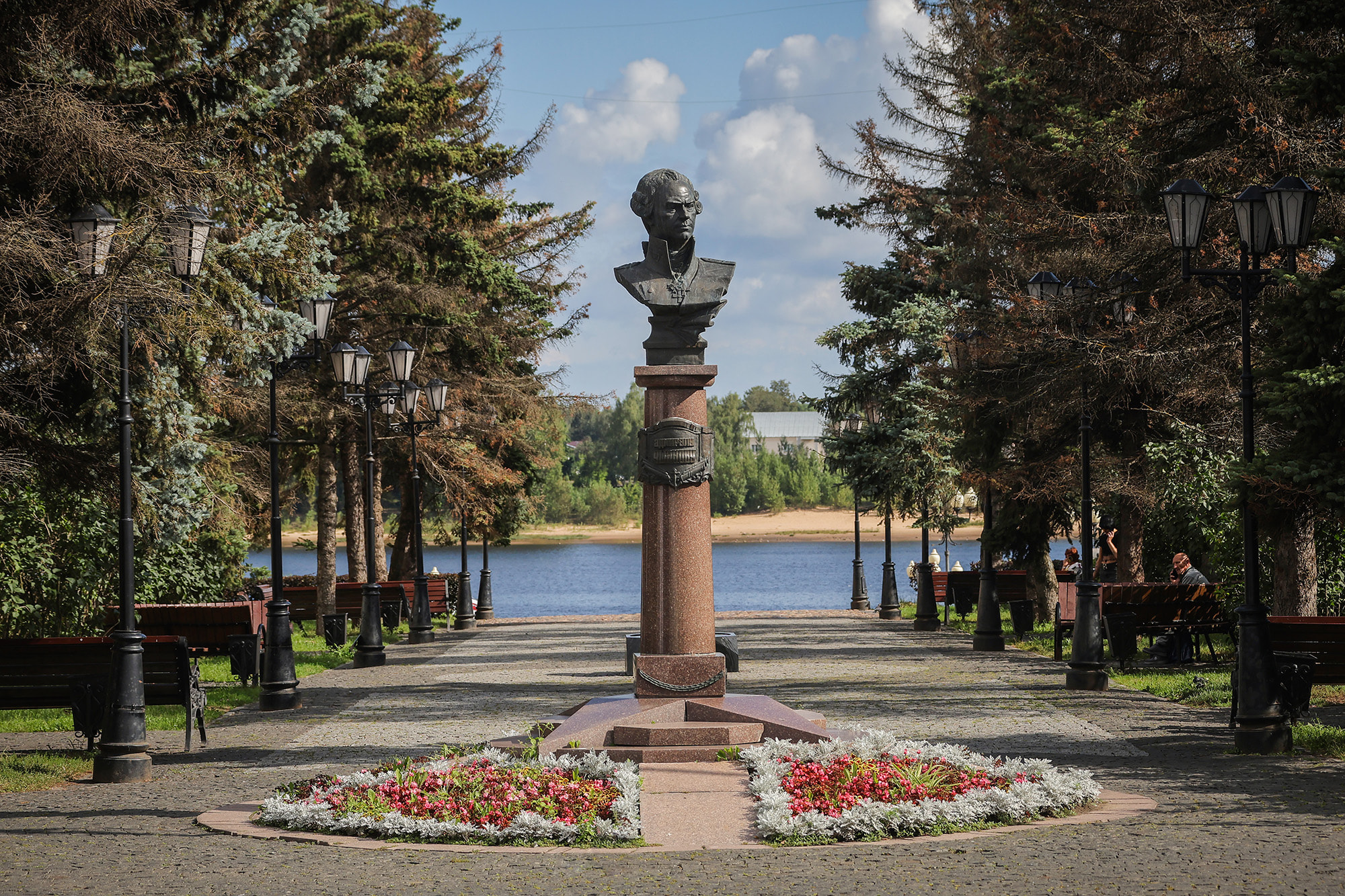 Памятник адмиралу Ф.Ф.Ушакову